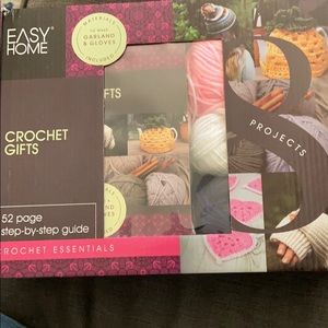 Crochet gifts, materials to make gloves